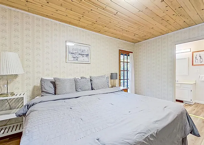 Fort Bragg Cottage - Walk To The Beach & Bluffs