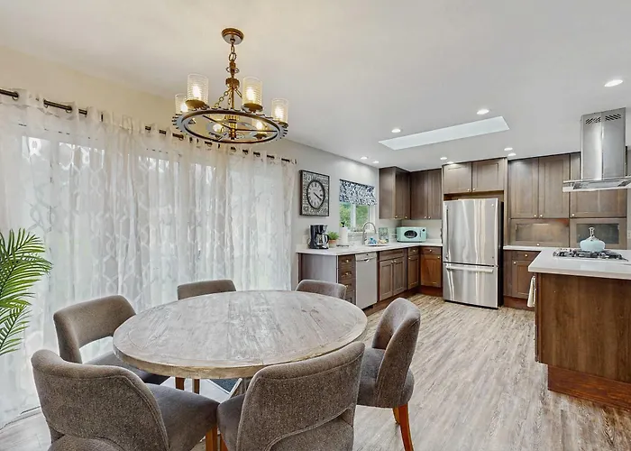 Family Favorite With Large Yard And Bbq