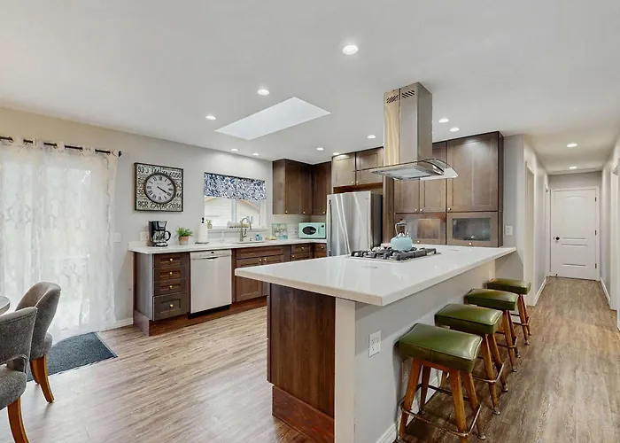 Family Favorite With Large Yard And Bbq